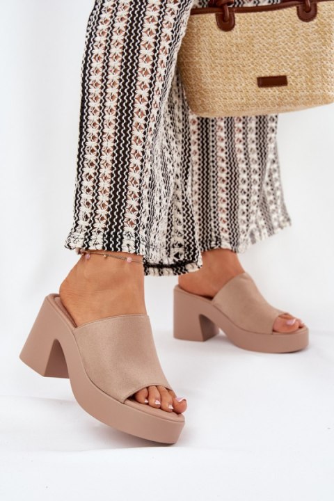 Klapki damskie Model Omeisa 8338-273 Khaki - Step in style Klapki damskie Model Omeisa 8338-273 Khaki - Step in style