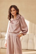 Bluzka damska elegancka Model Evelyn CAP BLU0194 Cappuccino - Roco Fashion