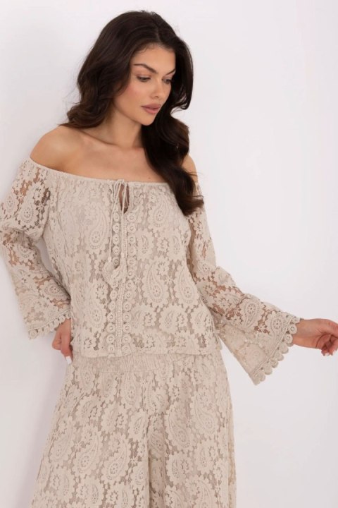 Bluzka damska hiszpanka Model MI-BZ-88500.79 Beige - Italy Moda Bluzka damska hiszpanka Model MI-BZ-88500.79 Beige - Italy Moda