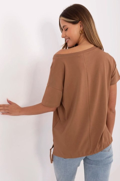 Bluzka T-shirt Damski Model CLM-TS-1019.79 Light Brown - Factory Price Bluzka T-shirt Damski Model CLM-TS-1019.79 Light Brown - Factory Price