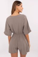Kombinezon damski muślinowy kopertowy krótki Model MI-KO-129150.93 ciemny beżowy dark beige