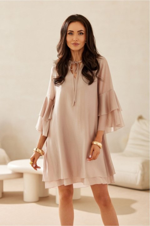 Sukienka damska elegancka trapezowa mini Model Beatrice BEZ SUK0525 beżowa Beige - Roco Fashion Sukienka damska elegancka trapezowa mini Model Beatrice BEZ SUK0525 beżowa Beige - Roco Fashion