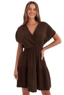 Sukienka damska muślinowa kopertowa Model MI-SK-92160.00 ciemny brązowy dark brown - Italy Moda