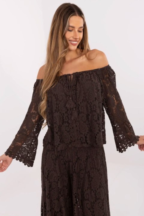 Bluzka damska hiszpanka Model MI-BZ-88500.79 ciemny brąz Dark Brown - Italy Moda Bluzka damska hiszpanka Model MI-BZ-88500.79 ciemny brąz Dark Brown - Italy Moda
