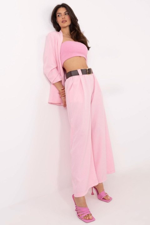 Spodnie Damskie szwedy Model DHJ-SP-5583-1.83 jasny różowy Light Pink - Italy Moda Spodnie Damskie szwedy Model DHJ-SP-5583-1.83 jasny różowy Light Pink - Italy Moda