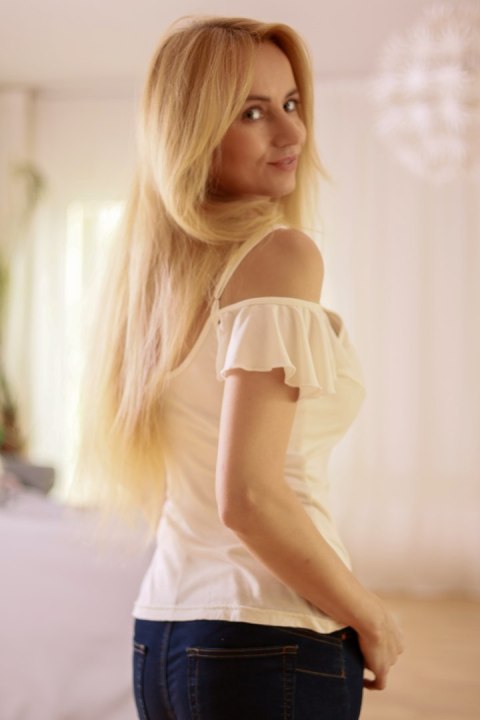 Bluzka damska Model Vera Ecru - Mirale Bluzka damska Model Vera Ecru - Mirale