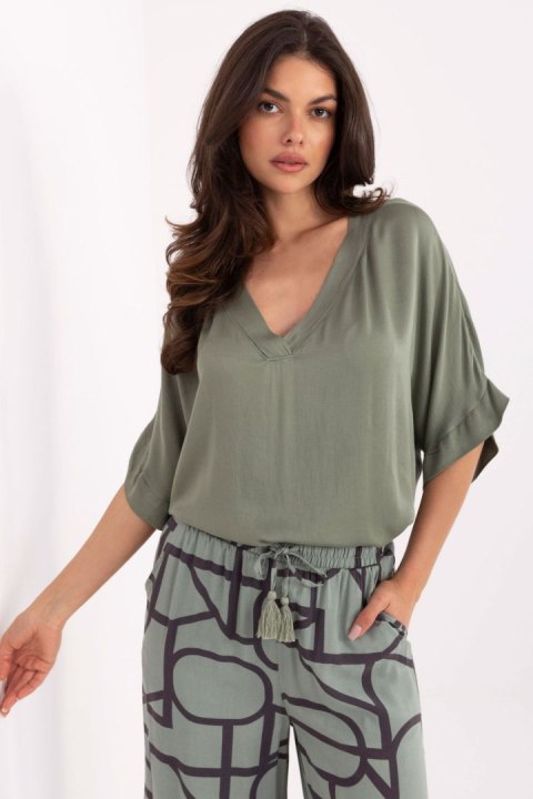 Bluzka damska Model TW-BZ-BI-3228.75 Khaki - Och Bella Bluzka damska Model TW-BZ-BI-3228.75 Khaki - Och Bella