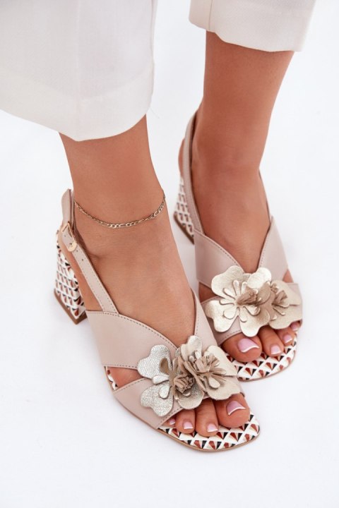Sandały damskie skórzane Model Laura Messi 2950 Beige Sandały damskie skórzane Model Laura Messi 2950 Beige