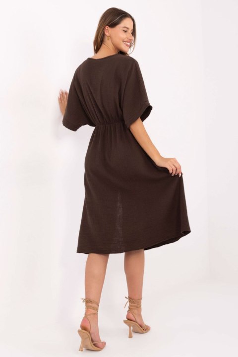 Sukienka damska muślinowa Model MI-SK-121008.84 Dark Brown - Italy Moda Sukienka damska muślinowa Model MI-SK-121008.84 Dark Brown - Italy Moda