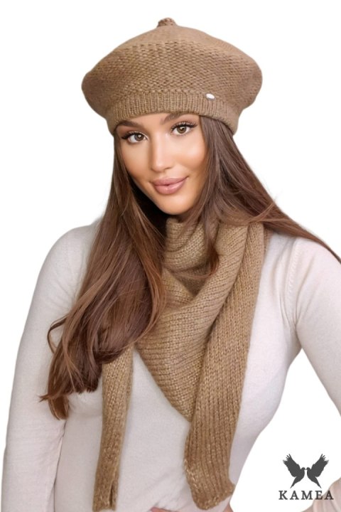 OFELIA zimowy beret damski kolor ciemny beż - Kamea OFELIA zimowy beret damski kolor ciemny beż - Kamea