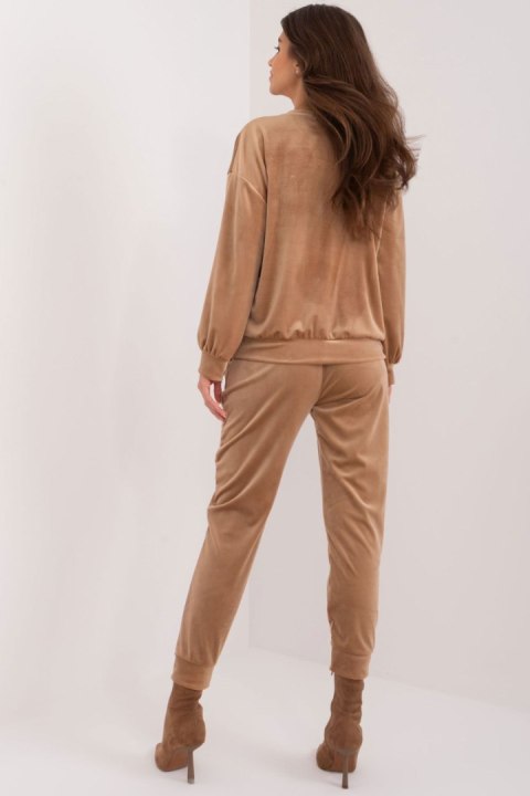 Komplet damski Model DHJ-KMPL-8850.68 Dark Beige - Italy Moda Komplet damski Model DHJ-KMPL-8850.68 Dark Beige - Italy Moda