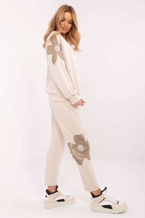 Komplet damski Model MI-KMPL-M6122.60 Beige - Italy Moda Komplet damski Model MI-KMPL-M6122.60 Beige - Italy Moda