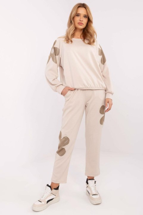 Komplet damski Model MI-KMPL-M6122.60 Beige - Italy Moda Komplet damski Model MI-KMPL-M6122.60 Beige - Italy Moda