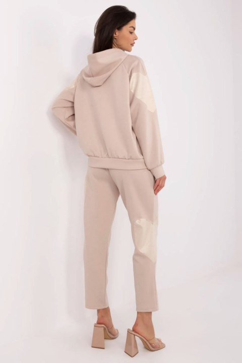 Komplet damski Model MI-KMPL-M6156.98 Beige - Italy Moda Komplet damski Model MI-KMPL-M6156.98 Beige - Italy Moda