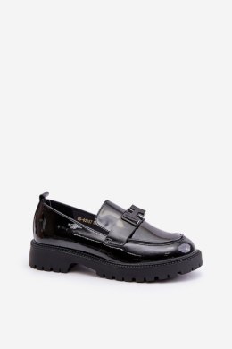 Mokasyny Model Vinceza 62187 Black Lakier 