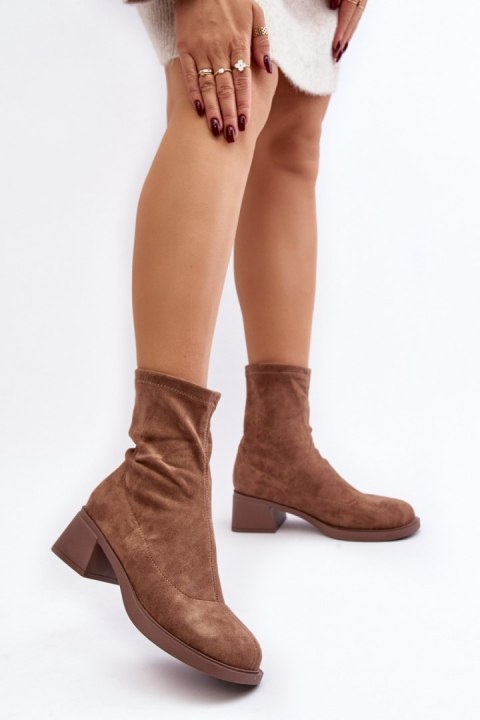 Botki Model Aphroteia 23BT35-6449 Brown Zamsz 
