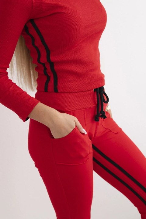 Komplet z podwójnym lampasem czerwony  