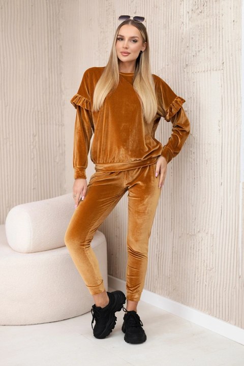 Komplet welurowy z falbankami camelowy Komplet welurowy z falbankami camelowy
