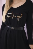 Sukienka z ozdobnym paskiem i napisem czarna  