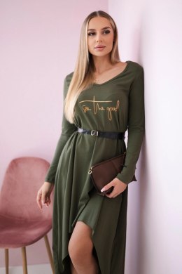 Sukienka z ozdobnym paskiem i napisem khaki  