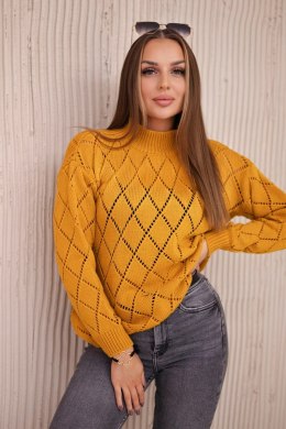 Sweter z półgolfem i wzorem w romby musztardowy  
