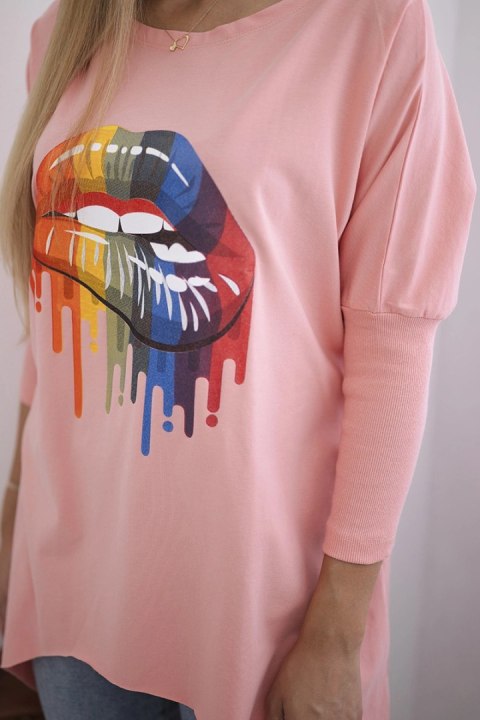 Bluzka oversize z nadrukiem tęczowych ust morelowa Bluzka oversize z nadrukiem tęczowych ust morelowa