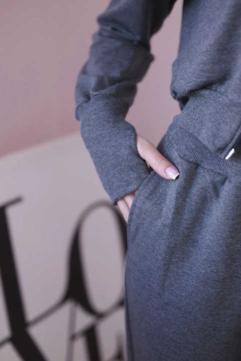 Komplet dresowy bluza z dłuższym bokiem grafitowy Komplet dresowy bluza z dłuższym bokiem grafitowy