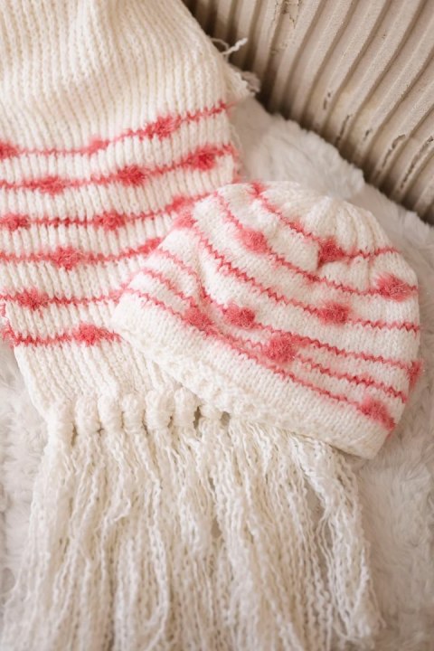 Komplet damski z szalem Anika K304 ecru+malinowy  