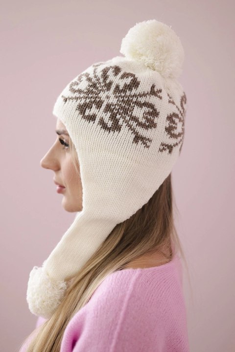 Czapka damska uszatka Balbina K381 jasne ecru  