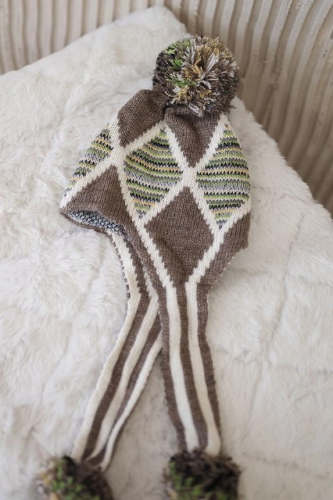 Czapka damska uszatka Eunika K322 cappuccino+ecru  