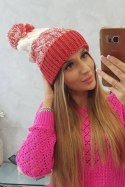 Czapka damska z pomponem Abigail K326 malinowy+ecru  
