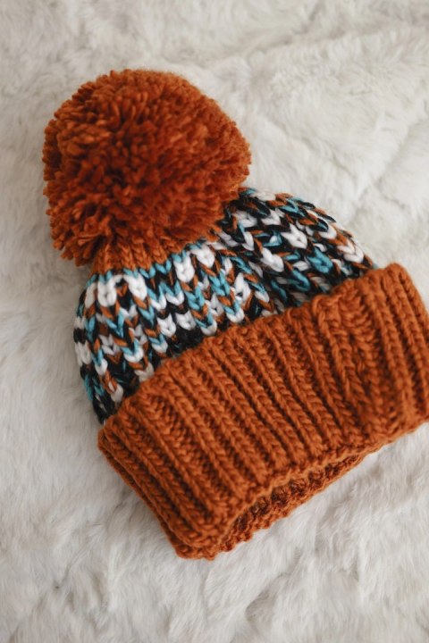 Czapka damska z pomponem Ellen K325 ruda  