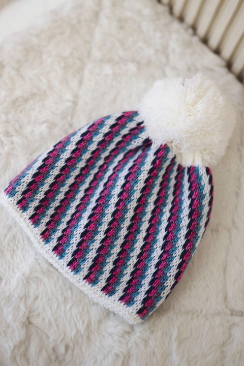 Czapka damska z pomponem Hanna K328 biały+jeansowy  