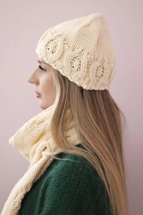 Komplet damski z szalem Adrianna K417 beżowy  