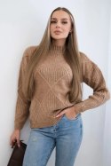 Sweter wkładany przez głowę w romby camelowy  