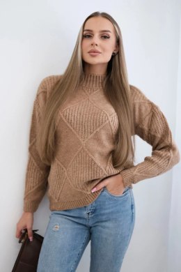 Sweter wkładany przez głowę w romby camelowy  