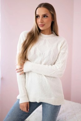 Sweter wkładany przez głowę z modnym splotem ecru  