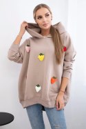 Bluza ocieplana z motywem truskawek ciemno beżowa  