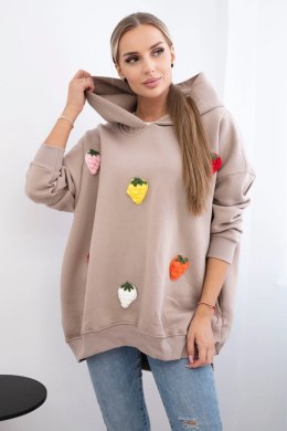 Bluza ocieplana z motywem truskawek ciemno beżowa  
