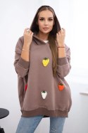 Bluza ocieplana z motywem truskawek mocca  