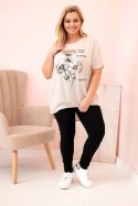 Bluzka damska Plus Size z wiskozy z kwiatowym nadrukiem i napisem beżowa  