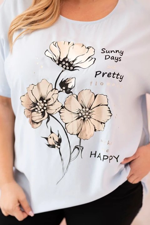 Bluzka damska Plus Size z wiskozy z kwiatowym nadrukiem i napisem niebieska Bluzka damska Plus Size z wiskozy z kwiatowym nadrukiem i napisem niebieska