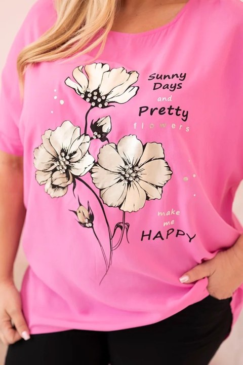 Bluzka damska Plus Size z wiskozy z kwiatowym nadrukiem i napisem różowa Bluzka damska Plus Size z wiskozy z kwiatowym nadrukiem i napisem różowa