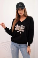 Bluza damska z dekoltem w serek i haftowanym kwiatem czarna  