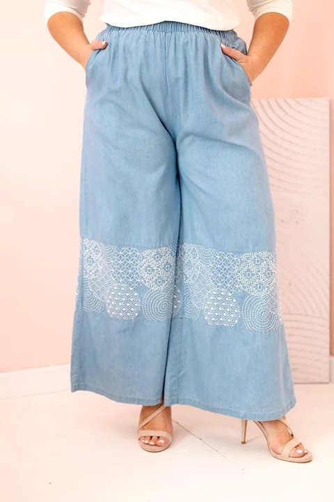 Spodnie damskie Plus Size z szeroką nogawką i haftem etnicznym jasno jeansowe  