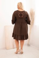 Sukienka damska Plus Size wiskozowa z ażurowym zdobieniem brązowa  