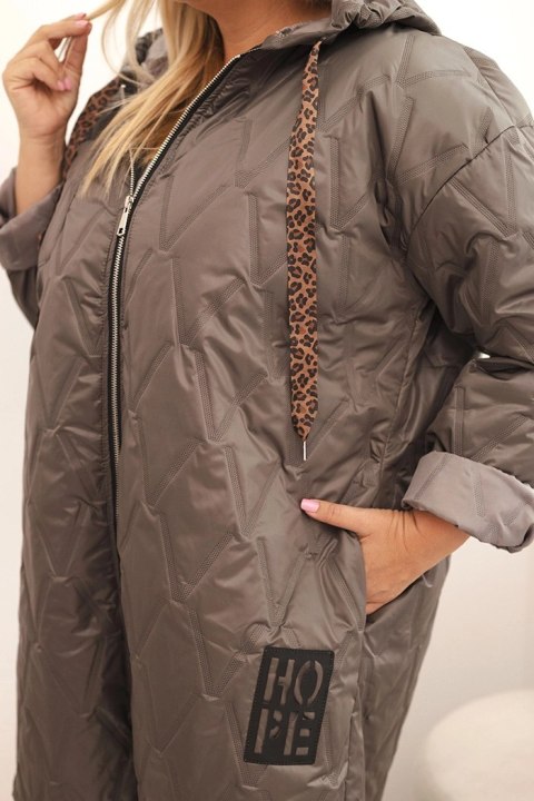 Kurtka damska Plus Size pikowana z kapturem i napisem HOPE cappucino Kurtka damska Plus Size pikowana z kapturem i napisem HOPE cappucino