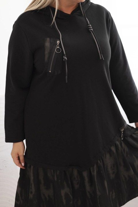 Sukienka damska Plus Size bawełniana z kapturem i falbaną czarna Sukienka damska Plus Size bawełniana z kapturem i falbaną czarna