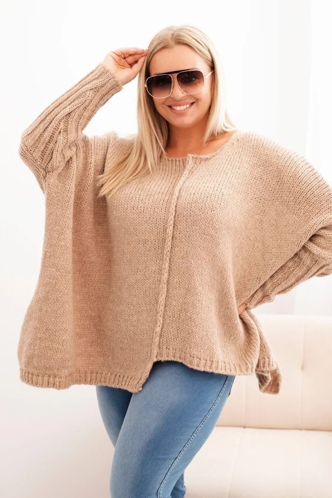 Sweter damski Plus Size z akrylem o luźnym kroju i rękawem 3/4 camelowy Sweter damski Plus Size z akrylem o luźnym kroju i rękawem 3/4 camelowy