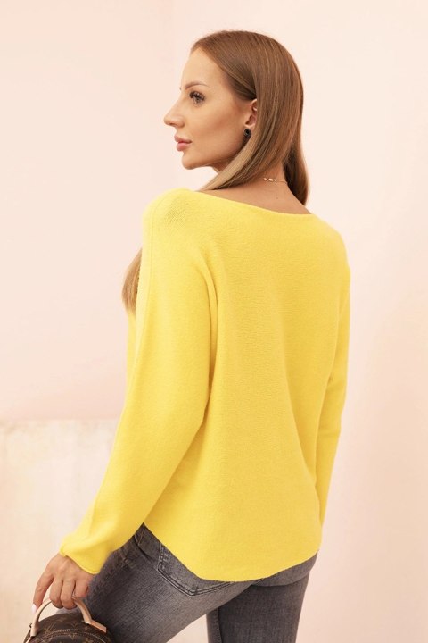 Sweter damski z wiskozą z dekoltem w serek ciemno żółty Sweter damski z wiskozą z dekoltem w serek ciemno żółty